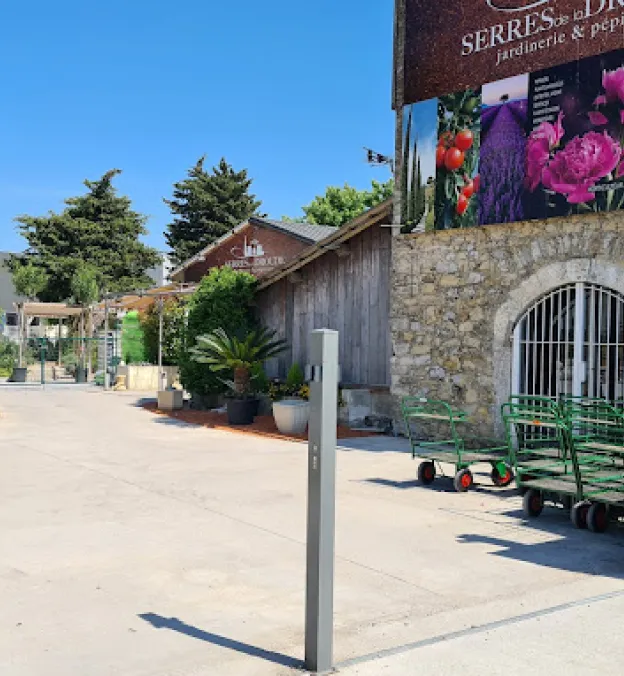 magasin de jardinerie à Vézénobres près d'Alès dans le Gard 30